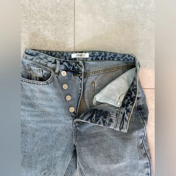 12th Tribe Dylan Light Asymmetrical Jean size 26 - Picture 5 of 6